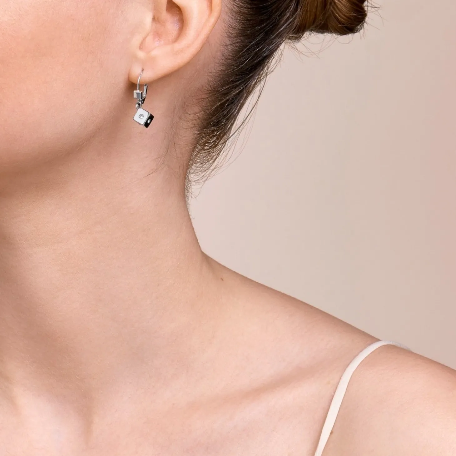 COEUR DE LION Earrings Cube Crystal Dot Stainless Steel & Crystal Glass Midnight Blue-Silver
