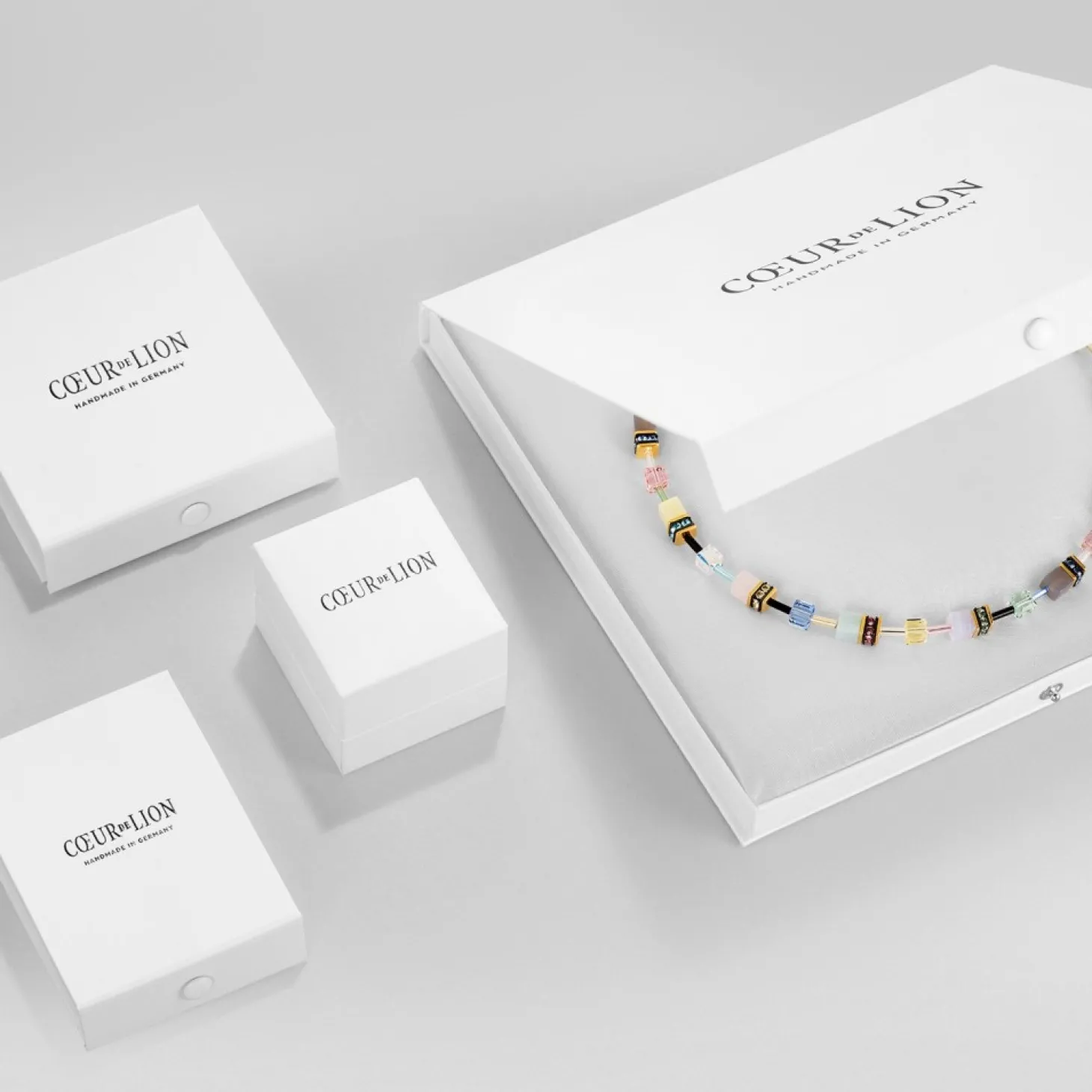 COEUR DE LION Gift Set Watch Round Sparkling Mysterious Black Silver & Princess Shape Mix Bracelet Black-White