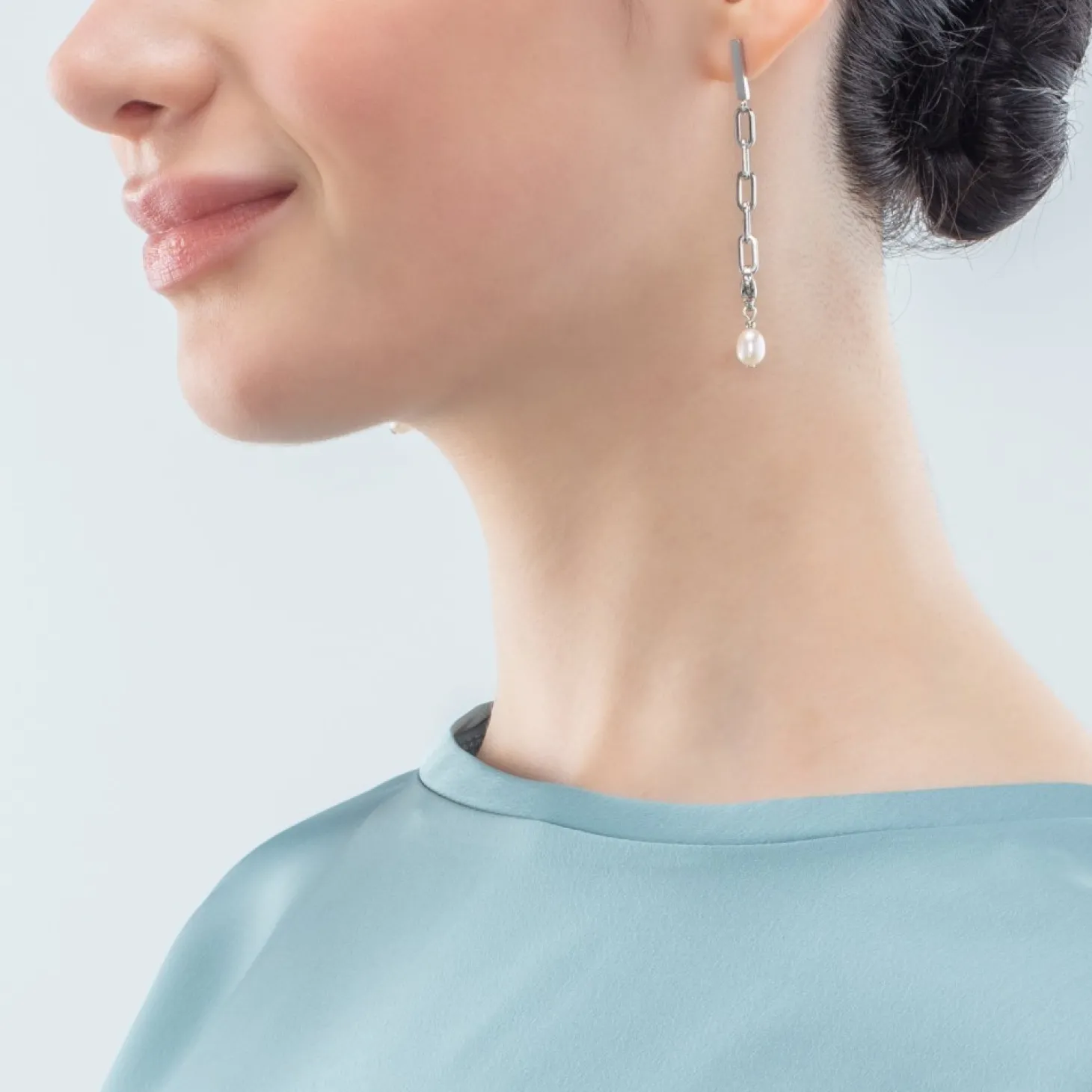 COEUR DE LION Modern Chain Earrings With Freshwater Pearl Charms Silver