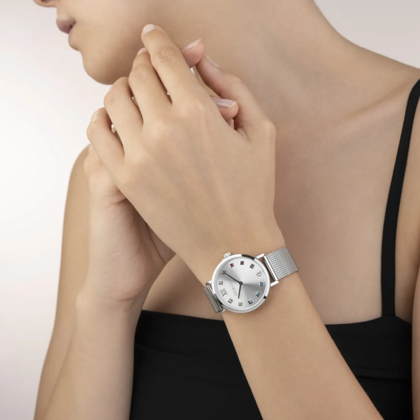 COEUR DE LION Watch Round Silver Sunray Milanese Stainless Steel
